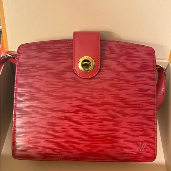 Louis Vuitton Epi Shoulder bag Elegant Red Designer Women's Bag. - Picture 9 of 14